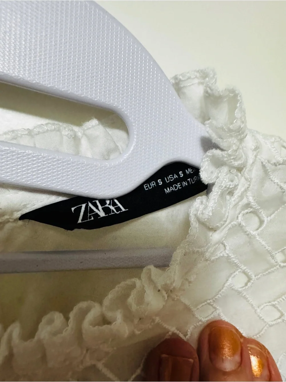 Zara White Embroidered Puff Sleeve Textured Blouse Size S